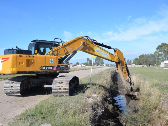 Mantenimiento vial e hidr�ulico en distintos puntos del Partido